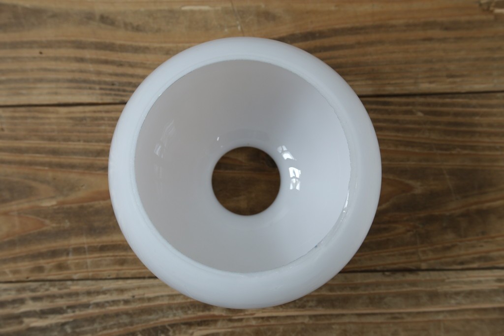 和製アンティーク　ぽってり丸みを帯びた乳白ガラスが可愛らしいペンダントライト　(R-084181)