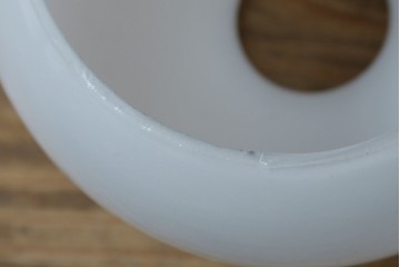 和製アンティーク　ぽってり丸みを帯びた乳白ガラスが可愛らしいペンダントライト　(R-084181)