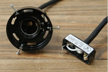 和製アンティーク　ぽってり丸みを帯びた乳白ガラスが可愛らしいペンダントライト　(R-084181)