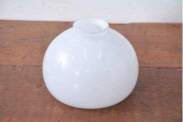 《引っ掛けシーリング式ペンダントライト加工費込み》　和製アンティーク　ぽってり丸みを帯びた乳白ガラスが可愛らしいペンダントライト　(R-084181)