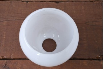 《引っ掛けシーリング式ペンダントライト加工費込み》　和製アンティーク　ぽってり丸みを帯びた乳白ガラスが可愛らしいペンダントライト　(R-084181)