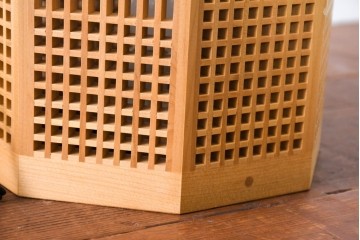 中古　美品　林木工芸　木のあかりシリーズ　いちまつ　市松模様の優しい灯りがくつろぎの空間を演出するフロアスタンド　定価約13万円相当　(R-084183)