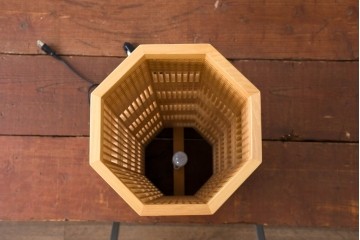 中古　美品　林木工芸　木のあかりシリーズ　いちまつ　市松模様の優しい灯りがくつろぎの空間を演出するフロアスタンド　定価約13万円相当　(R-084183)