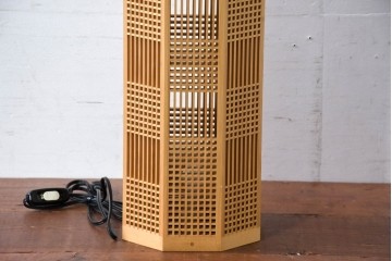 中古　美品　林木工芸　木のあかりシリーズ　いちまつ　市松模様の優しい灯りがくつろぎの空間を演出するフロアスタンド　定価約13万円相当　(R-084183)