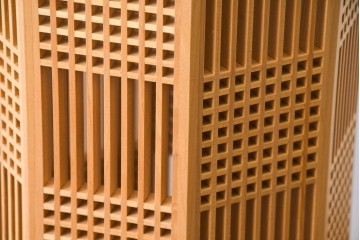 中古　美品　林木工芸　木のあかりシリーズ　いちまつ　市松模様の優しい灯りがくつろぎの空間を演出するフロアスタンド　定価約13万円相当　(R-084183)