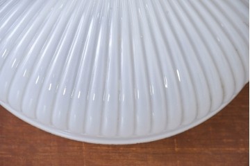 《引っ掛けシーリング式ペンダントライト加工費込み》　和製アンティーク　大正ロマン　クラゲのような丸いフォルムが可愛らしいミルクガラスのぺンダントライト　(R-084189)