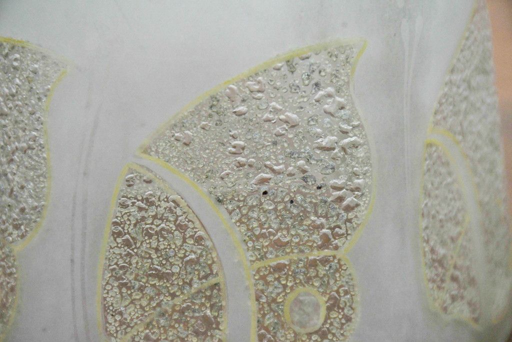 《引っ掛けシーリング式ペンダントライト加工費込み》アンティーク照明　希少!!　乳白ガラスに蝶文様が浮かぶ照明用ガラスシェード　(R-084190)