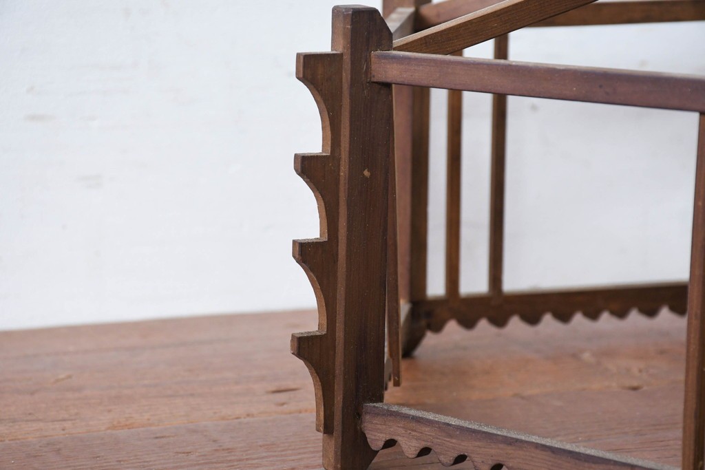 《引っ掛けシーリング式ペンダントライト加工費込み》　和製ヴィンテージ 　幾何学的な骨組みと波形意匠が印象的な凝った作りの木製照明　(R-084202)