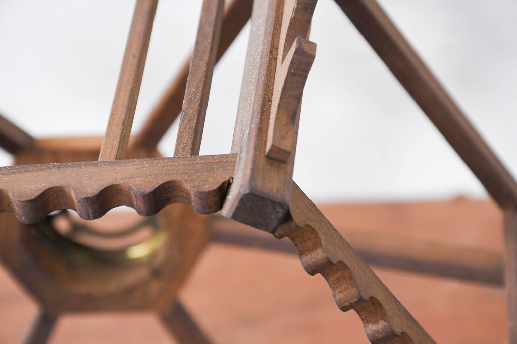 《引っ掛けシーリング式ペンダントライト加工費込み》　和製ヴィンテージ 　幾何学的な骨組みと波形意匠が印象的な凝った作りの木製照明　(R-084202)