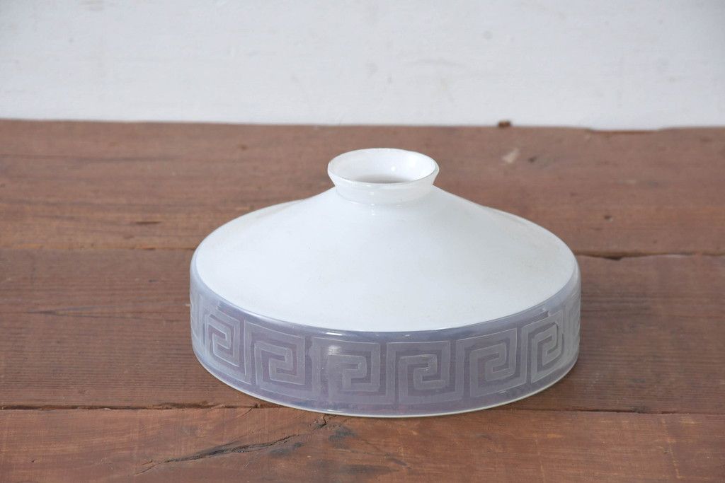 《引っ掛けシーリング式ペンダントライト加工費込み》　和製アンティーク　オパールガラスの上品な艶めきと雷模様の美しい装飾が魅力的な天井照明　(R-084204)