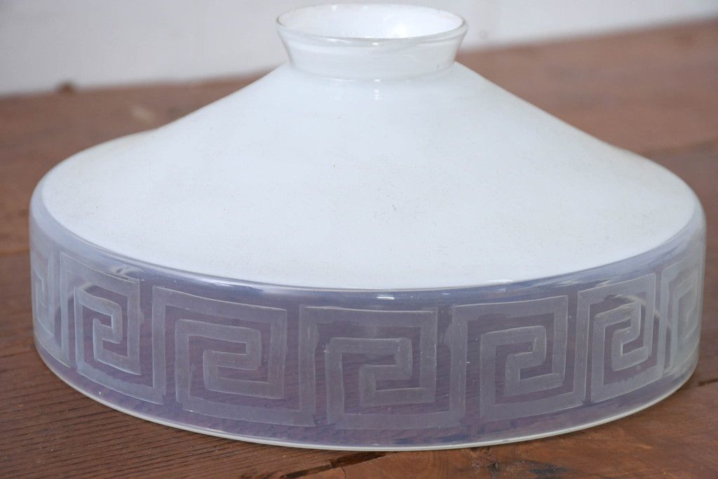 《引っ掛けシーリング式ペンダントライト加工費込み》　和製アンティーク　オパールガラスの上品な艶めきと雷模様の美しい装飾が魅力的な天井照明　(R-084204)