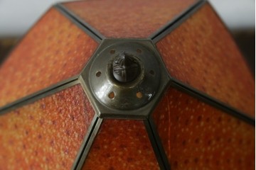 中古　レトロな色づかいが可愛らしいクラシックスタイルのテーブルスタンド　(R-084212)