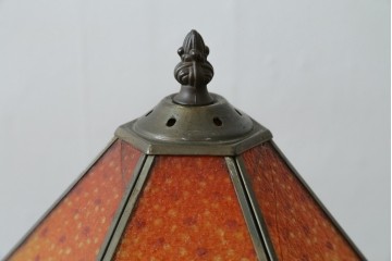 中古　レトロな色づかいが可愛らしいクラシックスタイルのテーブルスタンド　(R-084212)