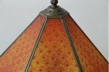 中古　レトロな色づかいが可愛らしいクラシックスタイルのテーブルスタンド　(R-084212)