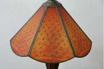 中古　レトロな色づかいが可愛らしいクラシックスタイルのテーブルスタンド　(R-084212)