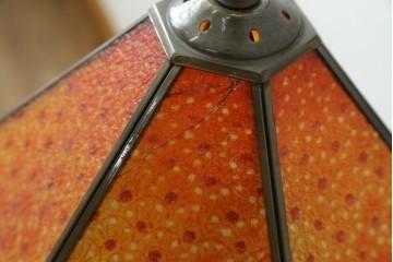 中古　レトロな色づかいが可愛らしいクラシックスタイルのテーブルスタンド　(R-084212)