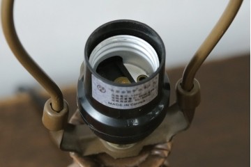 中古　レトロな色づかいが可愛らしいクラシックスタイルのテーブルスタンド　(R-084212)
