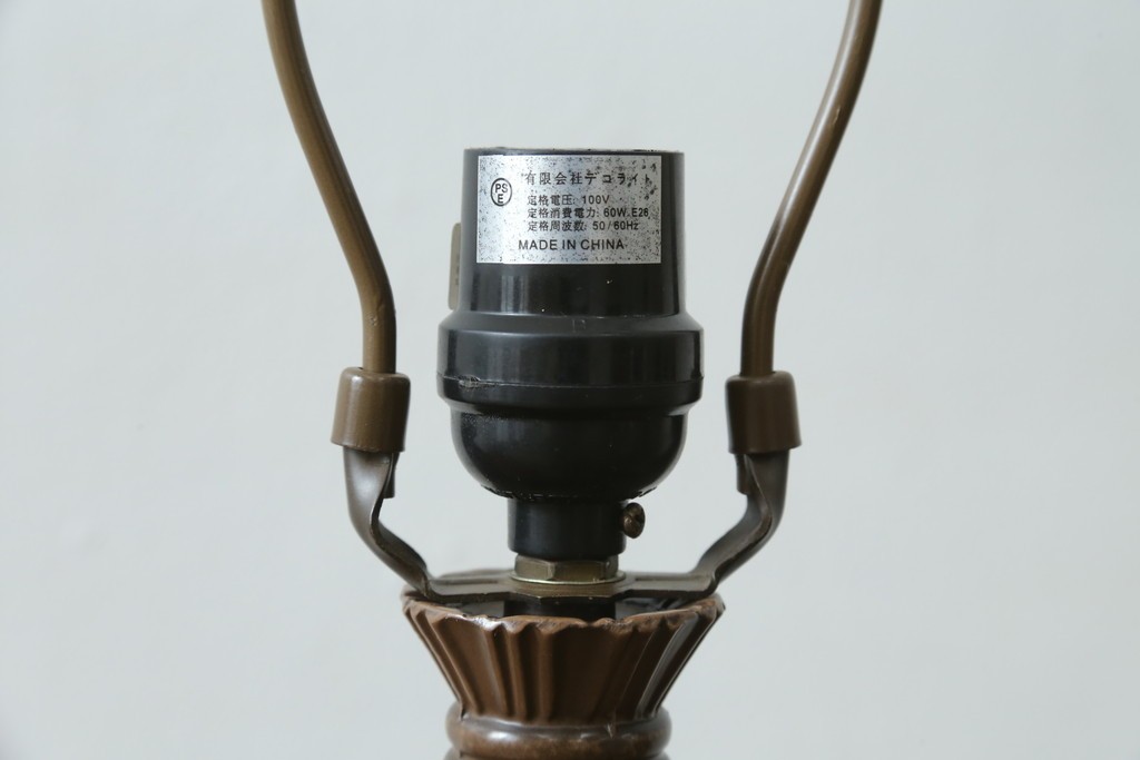 中古　レトロな色づかいが可愛らしいクラシックスタイルのテーブルスタンド　(R-084212)