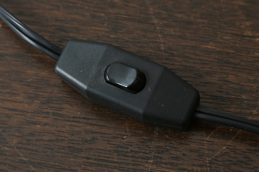 中古　レトロな色づかいが可愛らしいクラシックスタイルのテーブルスタンド　(R-084212)