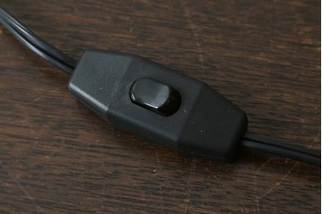 中古　レトロな色づかいが可愛らしいクラシックスタイルのテーブルスタンド　(R-084212)