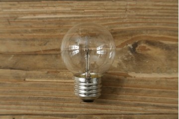 中古　レトロな色づかいが可愛らしいクラシックスタイルのテーブルスタンド　(R-084212)