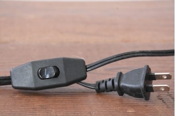 中古　レトロな色づかいが可愛らしいクラシックスタイルのテーブルスタンド　(R-084212)