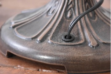 中古　レトロな色づかいが可愛らしいクラシックスタイルのテーブルスタンド　(R-084212)