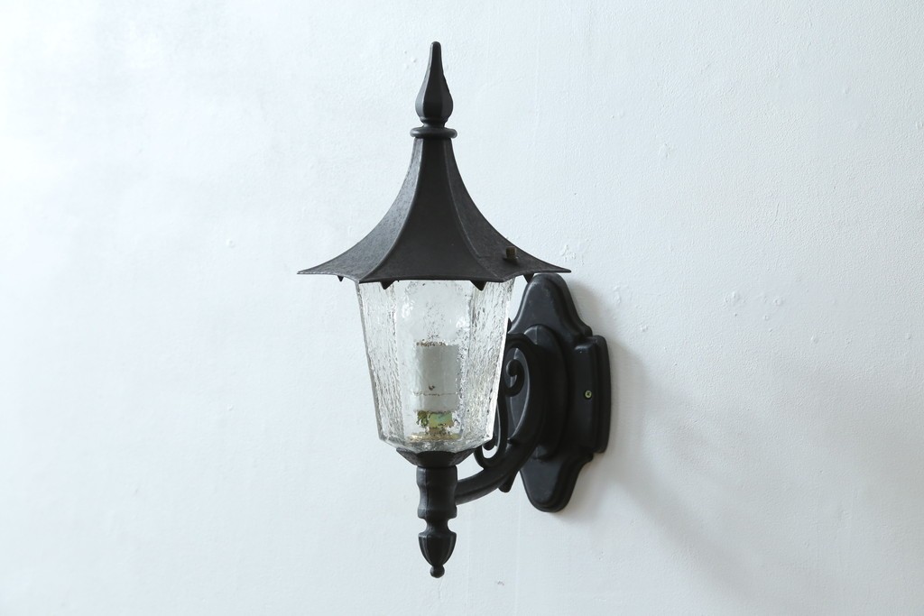 和製ビンテージ　気品漂うデザインが魅力的なアンティーク調のウォールランプ　(R-084214)