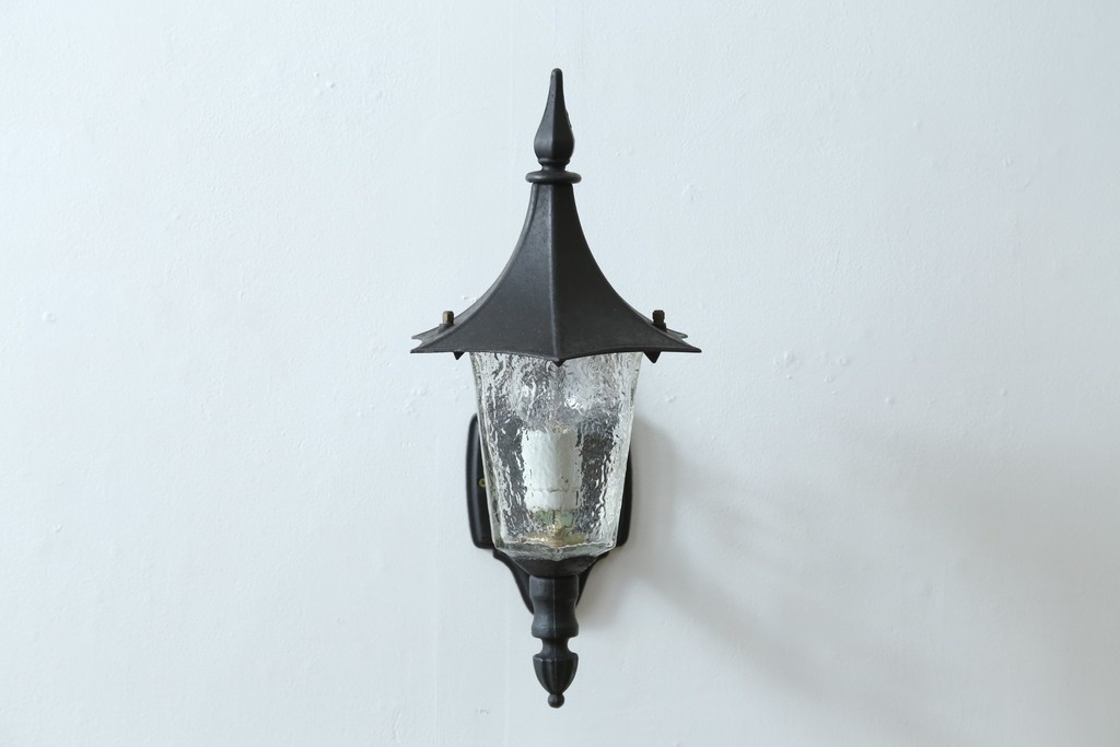 和製ビンテージ　気品漂うデザインが魅力的なアンティーク調のウォールランプ　(R-084214)