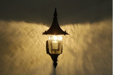 和製ビンテージ　気品漂うデザインが魅力的なアンティーク調のウォールランプ　(R-084214)