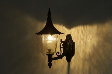 和製ビンテージ　気品漂うデザインが魅力的なアンティーク調のウォールランプ　(R-084214)