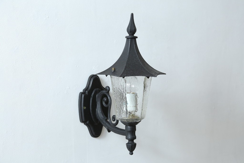 和製ビンテージ　気品漂うデザインが魅力的なアンティーク調のウォールランプ　(R-084214)