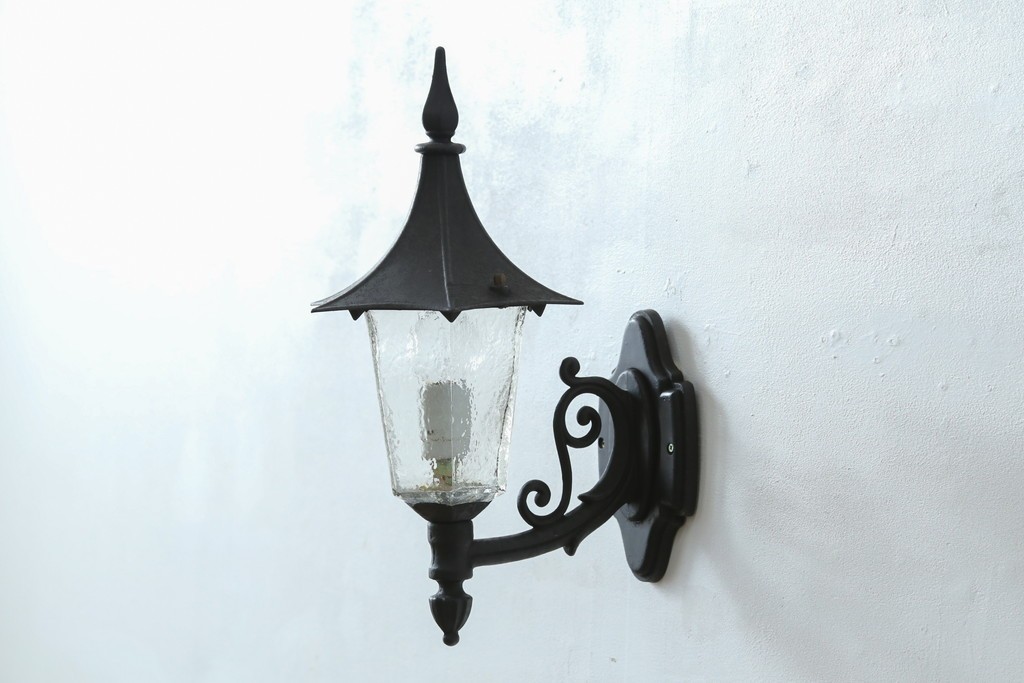 和製ビンテージ　気品漂うデザインが魅力的なアンティーク調のウォールランプ　(R-084214)