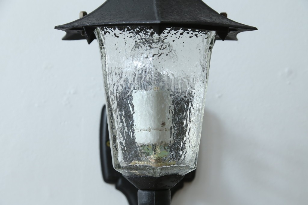 和製ビンテージ　気品漂うデザインが魅力的なアンティーク調のウォールランプ　(R-084214)