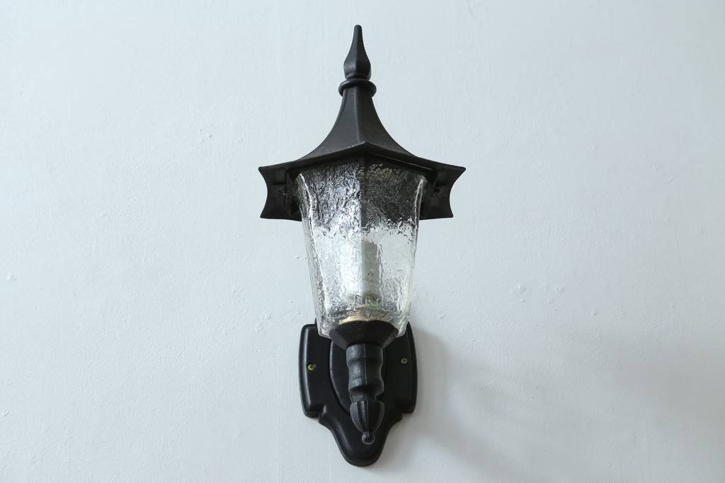 和製ビンテージ　気品漂うデザインが魅力的なアンティーク調のウォールランプ　(R-084214)