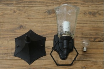 和製ビンテージ　気品漂うデザインが魅力的なアンティーク調のウォールランプ　(R-084214)