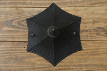 和製ビンテージ　気品漂うデザインが魅力的なアンティーク調のウォールランプ　(R-084214)