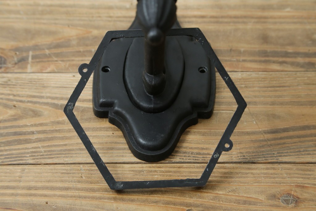 和製ビンテージ　気品漂うデザインが魅力的なアンティーク調のウォールランプ　(R-084214)