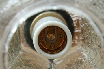 和製ビンテージ　気品漂うデザインが魅力的なアンティーク調のウォールランプ　(R-084214)