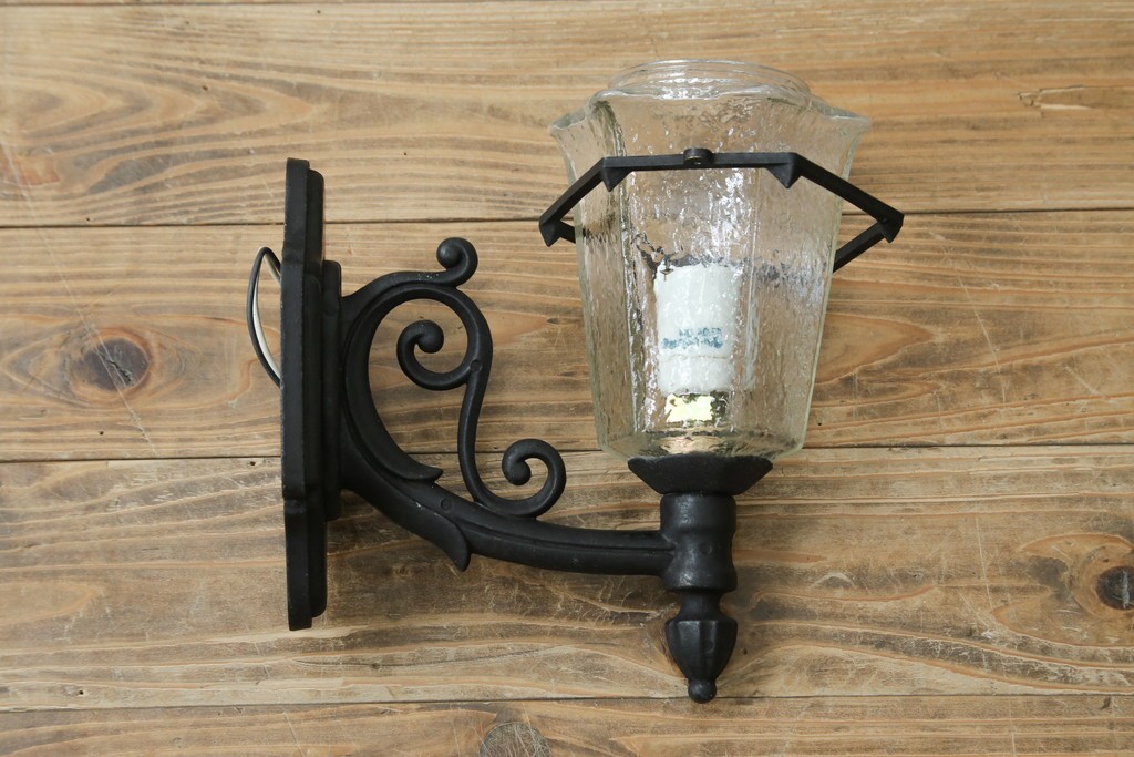 和製ビンテージ　気品漂うデザインが魅力的なアンティーク調のウォールランプ　(R-084214)