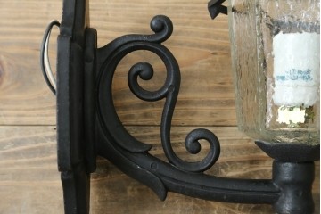 和製ビンテージ　気品漂うデザインが魅力的なアンティーク調のウォールランプ　(R-084214)