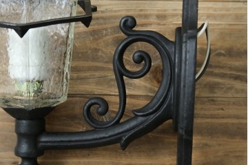 和製ビンテージ　気品漂うデザインが魅力的なアンティーク調のウォールランプ　(R-084214)