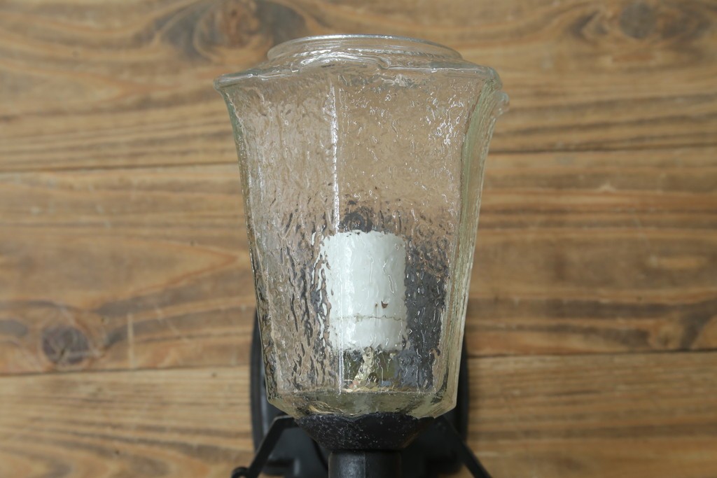 和製ビンテージ　気品漂うデザインが魅力的なアンティーク調のウォールランプ　(R-084214)