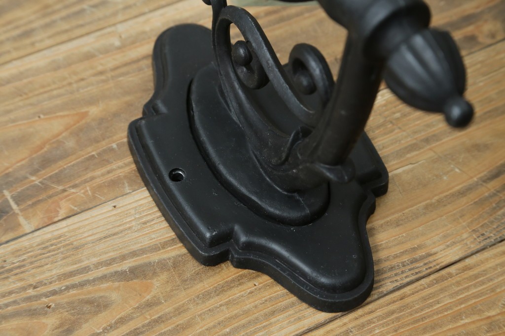 和製ビンテージ　気品漂うデザインが魅力的なアンティーク調のウォールランプ　(R-084214)