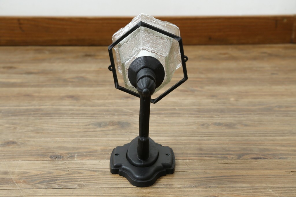 和製ビンテージ　気品漂うデザインが魅力的なアンティーク調のウォールランプ　(R-084214)