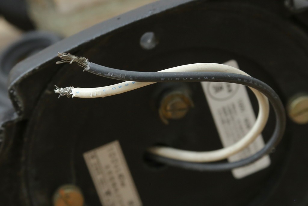 和製ビンテージ　気品漂うデザインが魅力的なアンティーク調のウォールランプ　(R-084214)