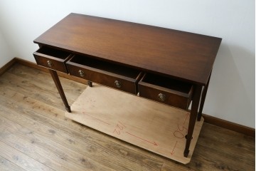 イギリスアンティーク　マホガニー材　収納引き出し付きのシンプルなコンソールテーブル　(R-084215)
