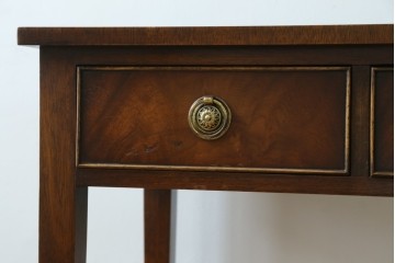 イギリスアンティーク　マホガニー材　収納引き出し付きのシンプルなコンソールテーブル　(R-084215)