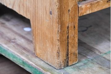 フランスアンティーク　パイン材　味わい深い木肌と真鍮金具が魅力!薄型で使いやすいコンソールキャビネット(サイドボード、サイドキャビネット、戸棚、収納棚)(R-084220)