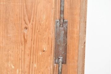 フランスアンティーク　パイン材　味わい深い木肌と真鍮金具が魅力!薄型で使いやすいコンソールキャビネット(サイドボード、サイドキャビネット、戸棚、収納棚)(R-084220)